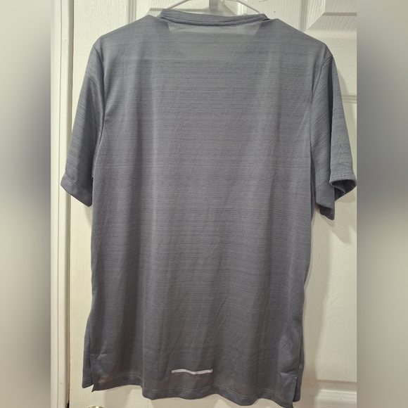 Nike Men's Gray T-Shirt - Picture 3 of 4